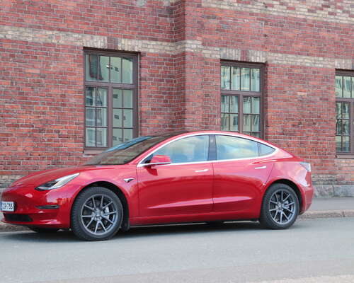 Tesla Model 3 paransi autokuumeen