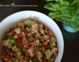 Kvinoa-tabbouleh salaatti