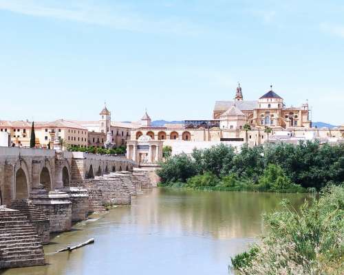 Espanjasta Portugalin Elvasiin upean Córdoban...