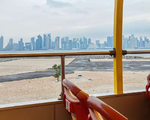 Dohan nähtävyydet Hop-on Hop-off bussin kyydi...