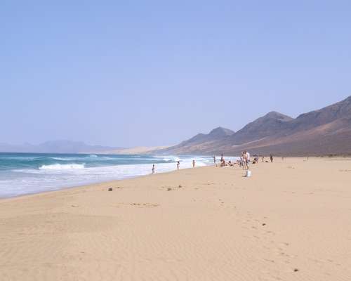 Fuerteventurassa maastoauto alle ja kohti upe...