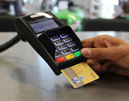 Luottokorttien kuluissa on eroa - vertaile ja...
