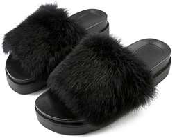 Pick of the day : fur sandals