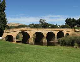 Richmond Bridge - the oldest bridge in Australia