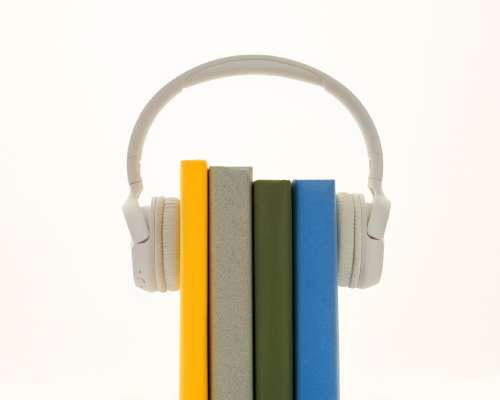 Lukea vaiko kuunnella? Kirjat vs äänikirjat