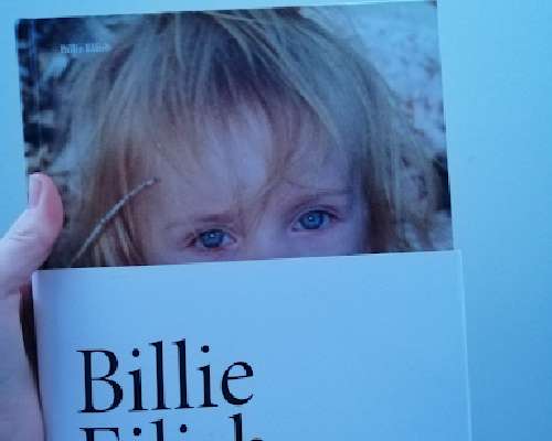 Billie Eilishin tarina kuvina on luettava syd...