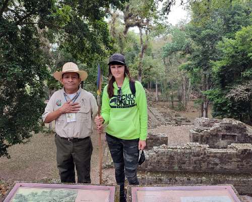 Tutkimassa Copánin maya-raunioita arkeologin ...