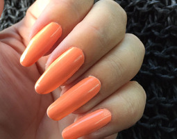 Oranssia elokuun alkuun - My natural nails in...
