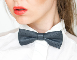 The Swanky Touch Bow Tie – drive like a lady