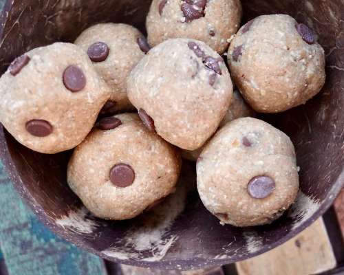 Pähkinävoi - cookie dough pallerot (vegaani)