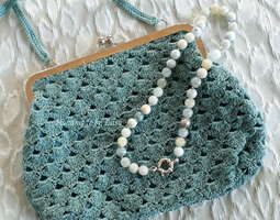 Crocheted purses, virkattuja pikkulaukkuja