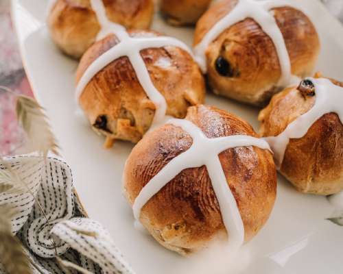 Hot cross buns – vegaaniset pääsiäispullat