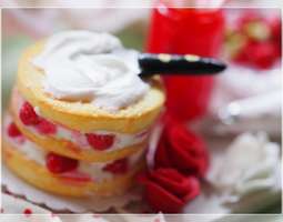 Cream cake with strawberries/ Mansikkakakkua