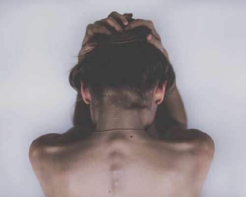 Mikä on fibromyalgia ja miten sen oireet näky...