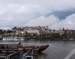 Lasillisella, (tai kahdella) Portossa, Portug...