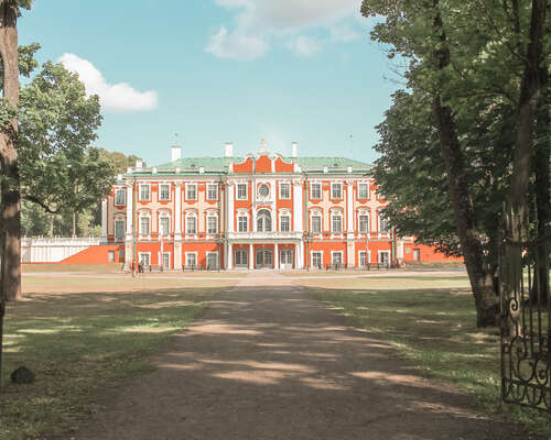 Tallinnan Kadriorgin palatsi ja puisto