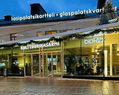 Café Kasarmi – streetview-kahvila Helsingissä...