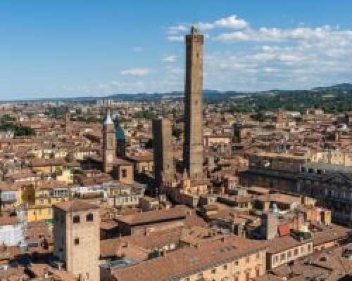 Bolognan nähtä­vyyksiä – Kaksi tornia