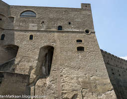 Napolin nähtävyyksiä - Castel Sant'Elmo