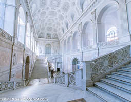 Napolin nähtävyyksiä - Kuninkaallinen palatsi