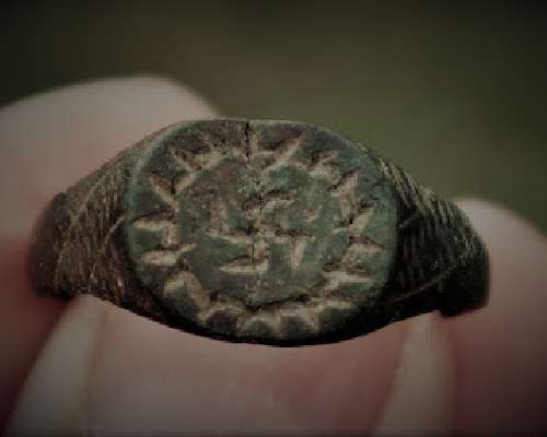 A possibly late medieval signet ring fom Kors...