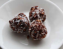 Healthy Easter Treat: Coconut Truffles