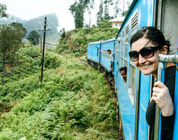 Sri Lankan vuoristojuna kiertää jyrkänteiltä ...