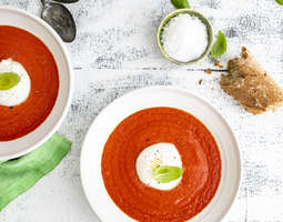 Tomaatin matka – tomaatti-mozzarellakeitto
