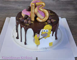 Homer Simpson-kakku mansikka-valkosuklaatäytt...