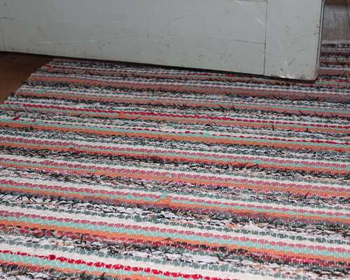 Raidat matoissa - Stripes on the carpets