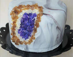 Jalokivikakku Geode cake