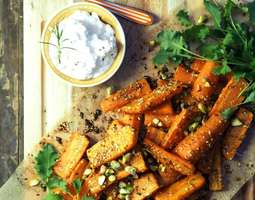Dukkah-porkkanat & vuohenjuustomousse