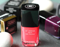 Kesän upein kynsilakka - Chanel 596 Rose Néon