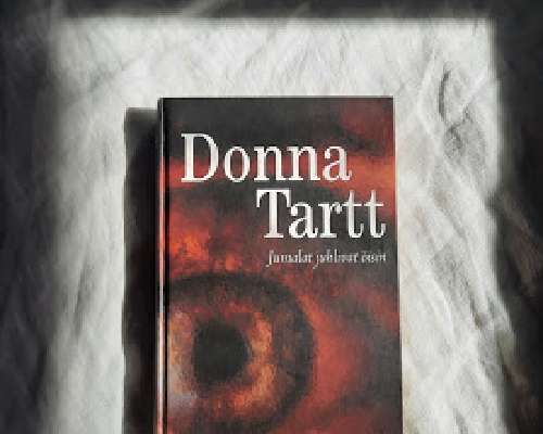 Donna Tartt - Jumalat juhlivat öisin