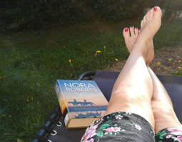 Täydellistä kesähömppää: Nora Roberts - Suoja...