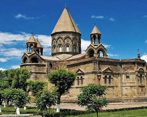 Kiehtovaa kirkkopolitiikkaa Armeniassa: katol...