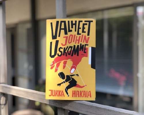 Jukka Hakala: Valheet joihin uskomme – urat j...
