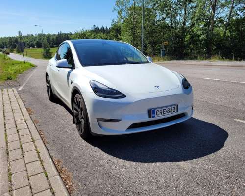 Tesla Model Y – Tilava premium sähköauto suur...