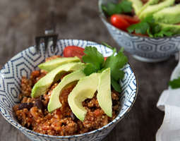 Nopea arkiruoka: Tomaattinen kvinoa-papupata