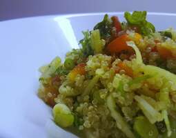 Keveä tabbouleh quinoasta – kokkaavaisi