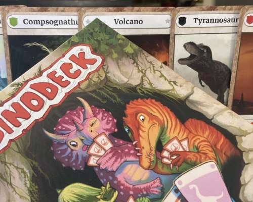 DinoDeck – korttipeli hurrrrjista dinosauruks...