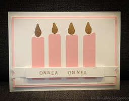 Vaaleanpunavalkoinen kynttiläkortti