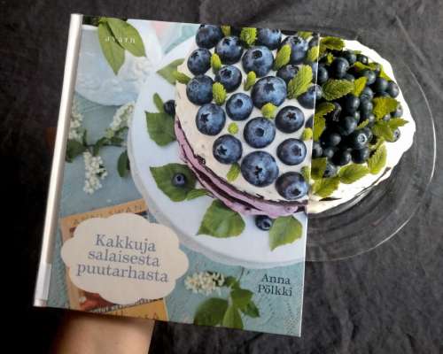 Anna Pölkki: Kakkuja salaisesta puutarhasta