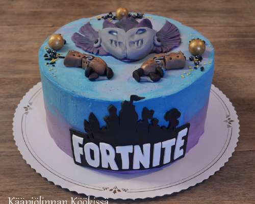 Fortnite-kakku suklaa- ja toffeemoussella
