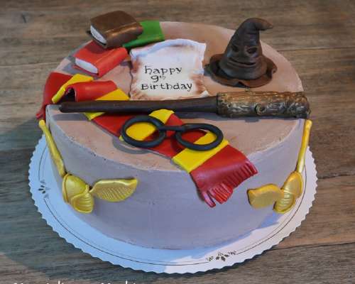 Harry Potter-kakku suklaa-mansikkatäytteellä