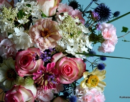 Kukkia sisällä ja ulkona - Flowers indoors an...