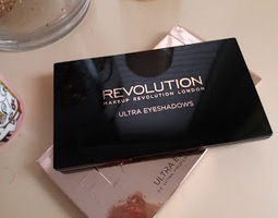 Makeup Revolution Ultra Eyeshadows Flawless