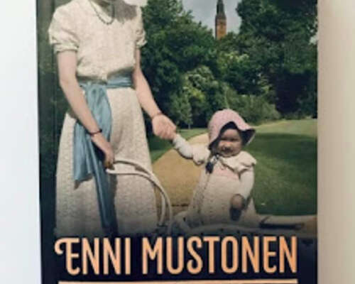 Kuukauden kirjasarja: Enni Mustonen - Syrjäst...