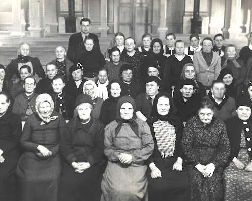 Äitejä kirkossa toukokuussa 1939