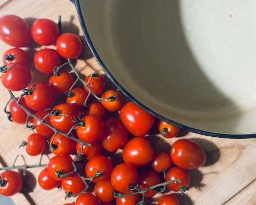 Naisenkaatopasta, eli tomaatteja ja vuohenjuustoa